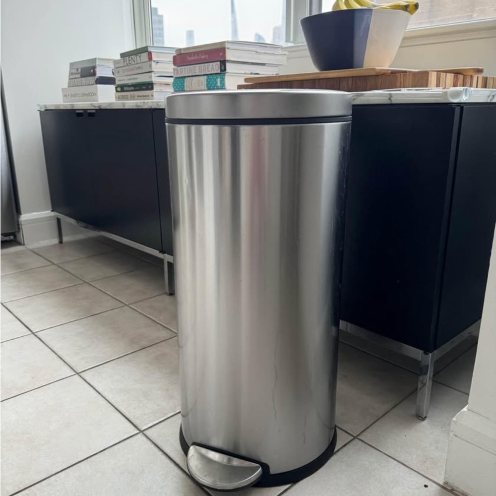 Simplehuman 30 Liter/8Gallon Stnless Steel-pickup NYC/Westchester/Long Island